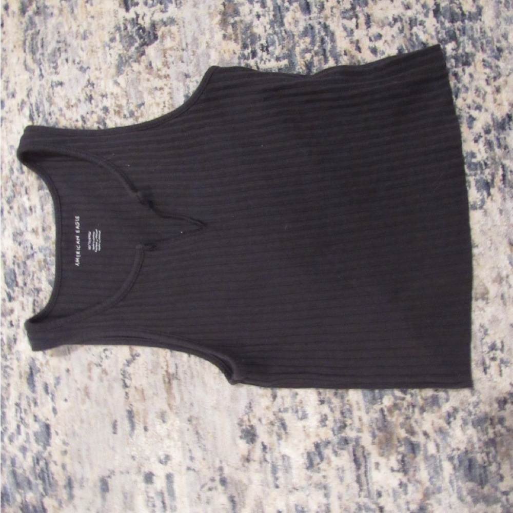 Black cropped tank top.      Size - XS